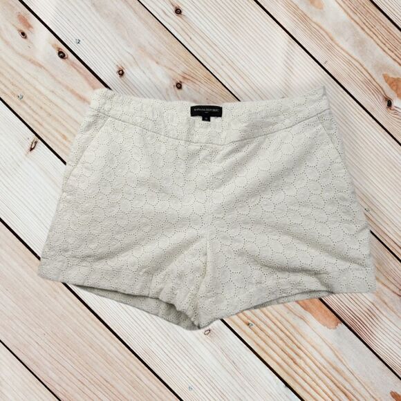 Banana Republic Embroidered White Shorts Size 12 - Picture 1 of 3